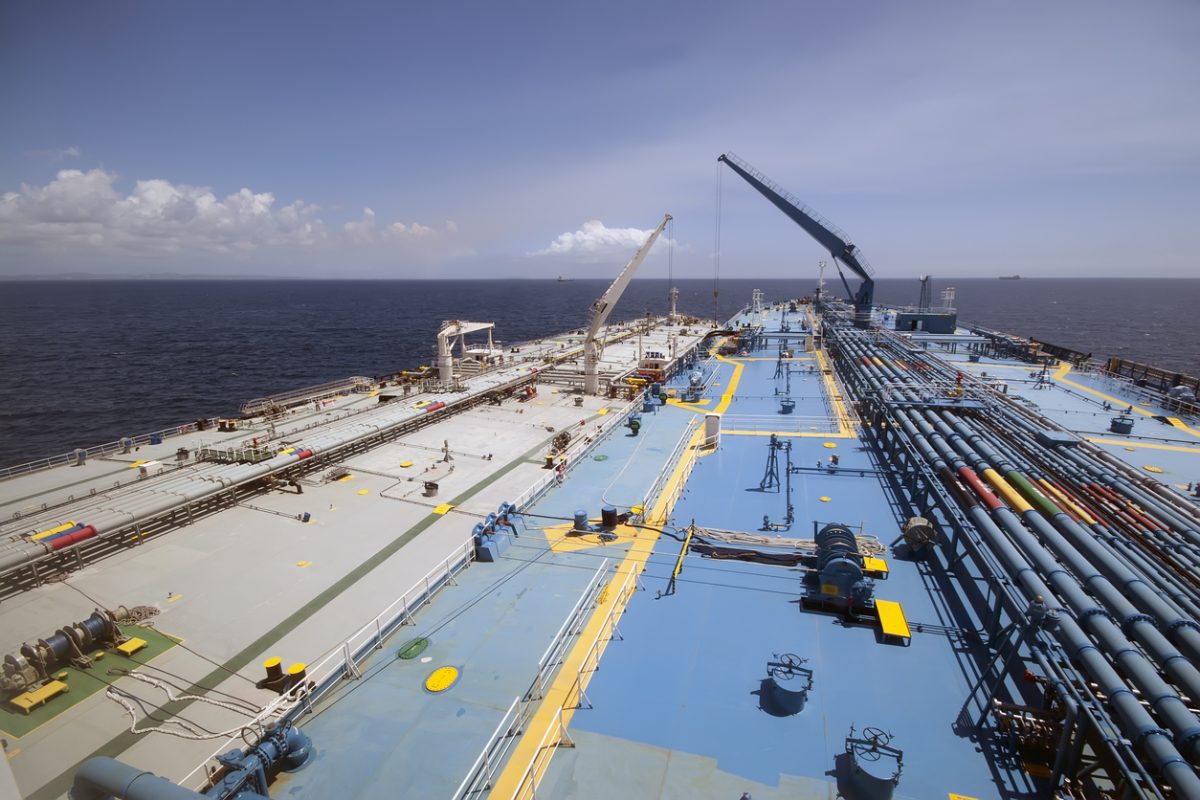 Ship to ship crude oil transfer operation at sea