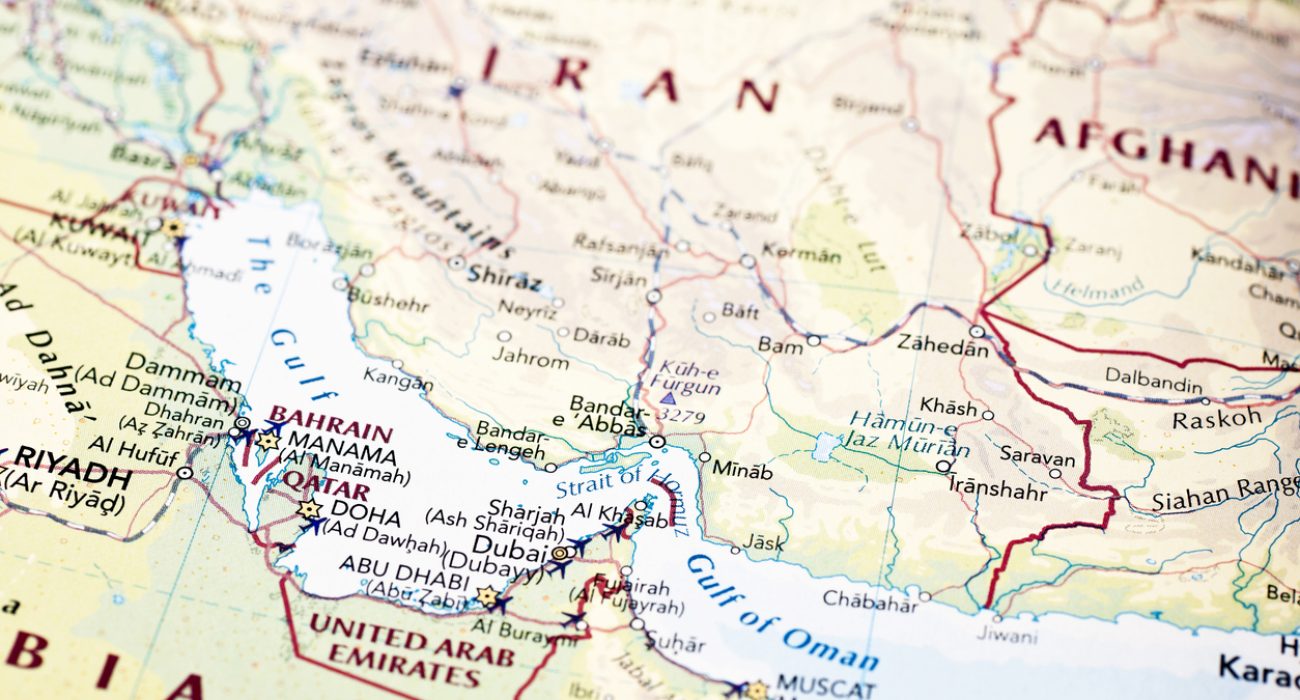 Strait of Hormuz map showing shipping route between the Persian Gulf and Gulf of Oman