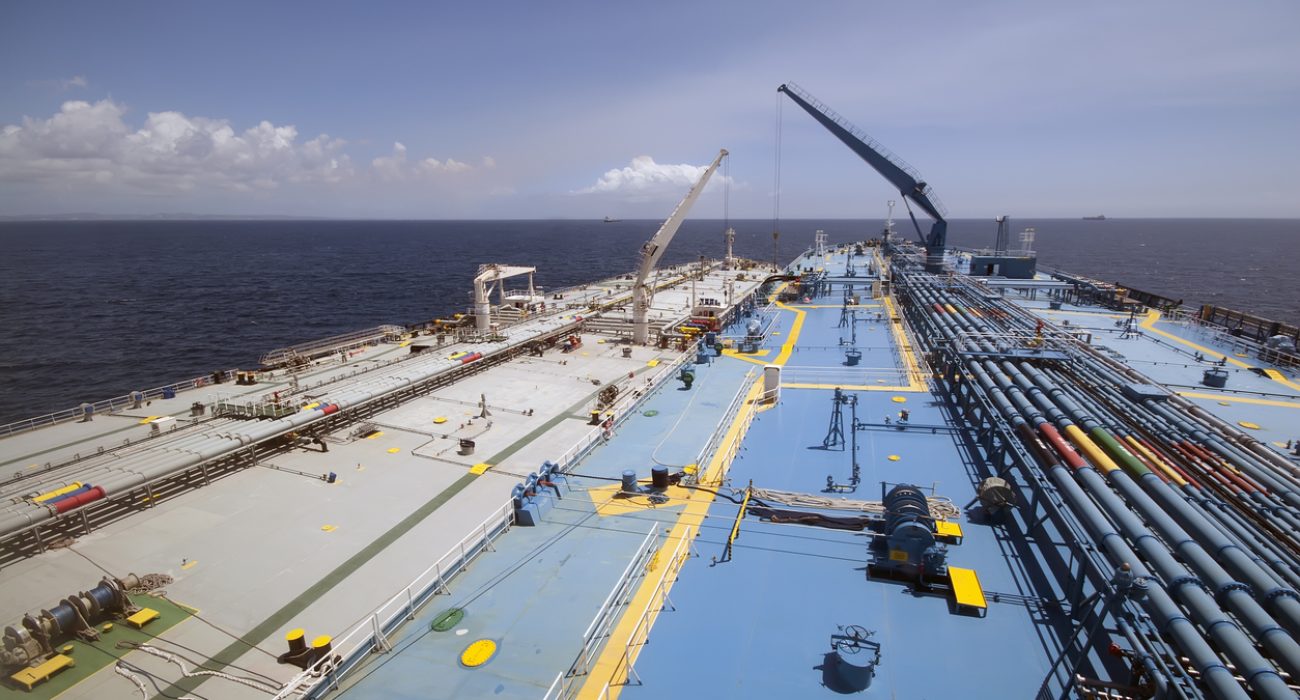 Ship to ship crude oil transfer operation at sea